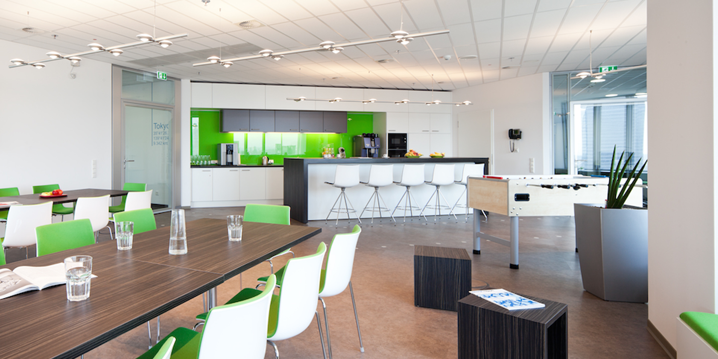 Oliver Wyman Cafeteria Gruen