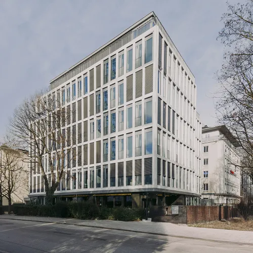 Leopoldstrasse – Ein revitalisiertes Bürogebäude mit nachhaltiger Architektur für moderne New Work Konzepte.