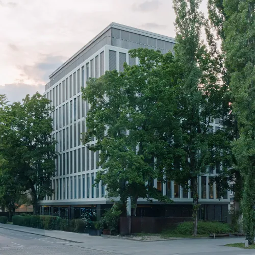 Luftaufnahme der Revitalisierung der Bestandsimmobilien Leopoldstraße 7 in München durch CSMM