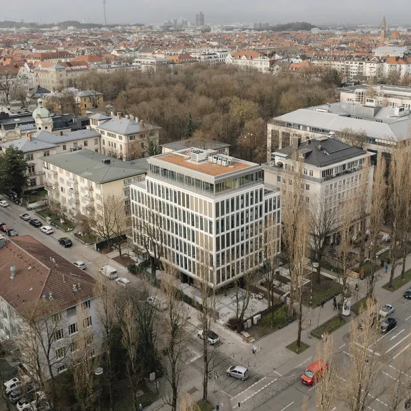 Luftaufnahme der Revitalisierung der Bestandsimmobilien Leopoldstraße 7 in München durch CSMM