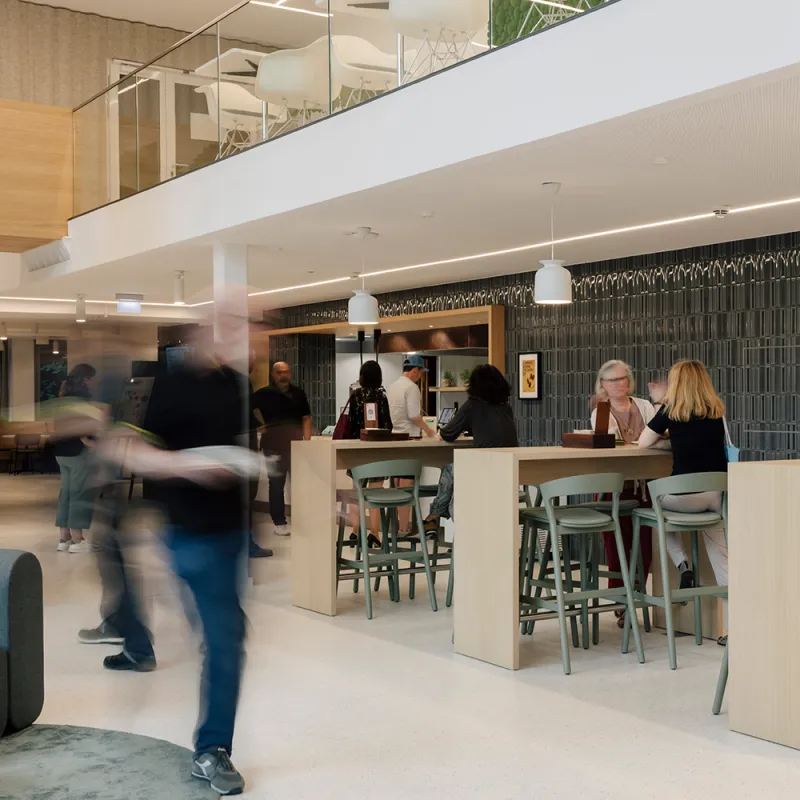 Kustermannpark – Belebter Begegnungsort mit hoher Aufenthaltsqualität und modernem Designkonzept.