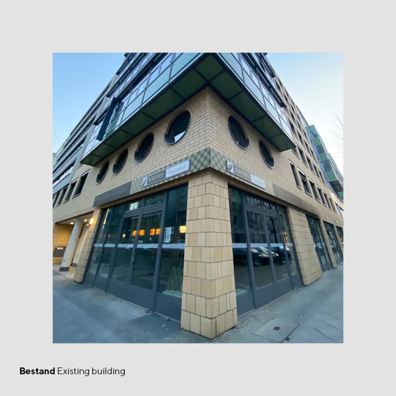 Markgrafenstrasse 62 Berlin: Alte Fassade im Eingangsbereich.