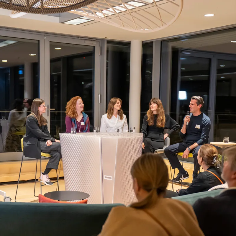 Ruffini on Tour: Diskussionsrunde auf der Bühne mit Malte Tschörtner