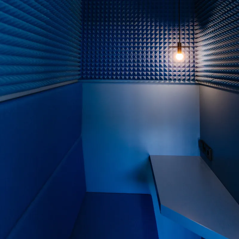 CSMM Berlin: Rückzugsbox im tiefen Blau