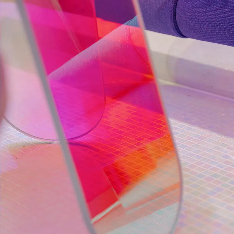 Softwareunternehmen, München: Tisch aus Plexiglas transparent 